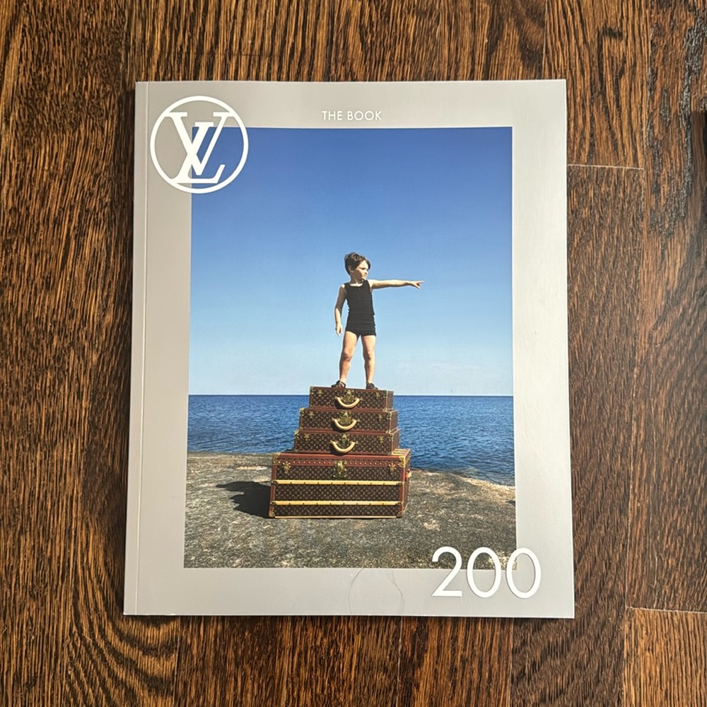 Louis Vuitton The Book 200 Excellent Condition